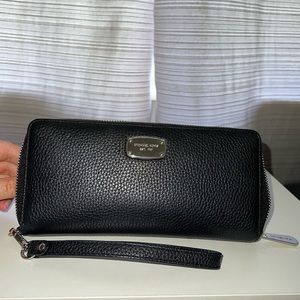 Black Leather Michael Kors Wrist Wallet